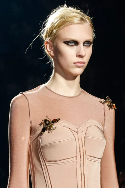 Look 30